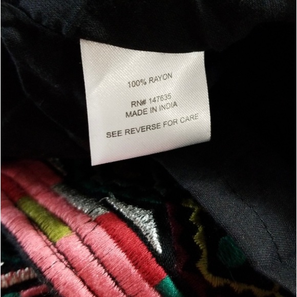 NWT Romeo + Juliet Couture Skater Black
Skirt size M - Picture 8 of 8